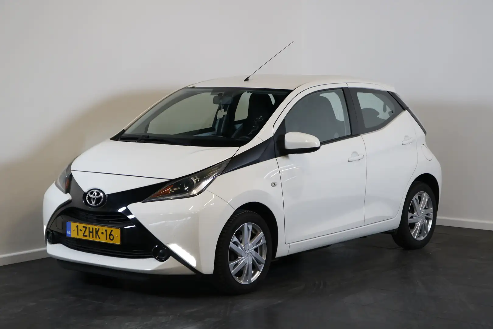 Toyota Aygo 1.0 VVT-i x-play Lichtmetalen velgen | Achteruitri Wit - 1
