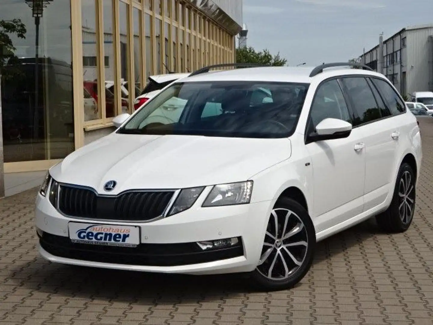 Skoda Octavia Combi 115PS Soleil Navi Tempomat Weiß - 2