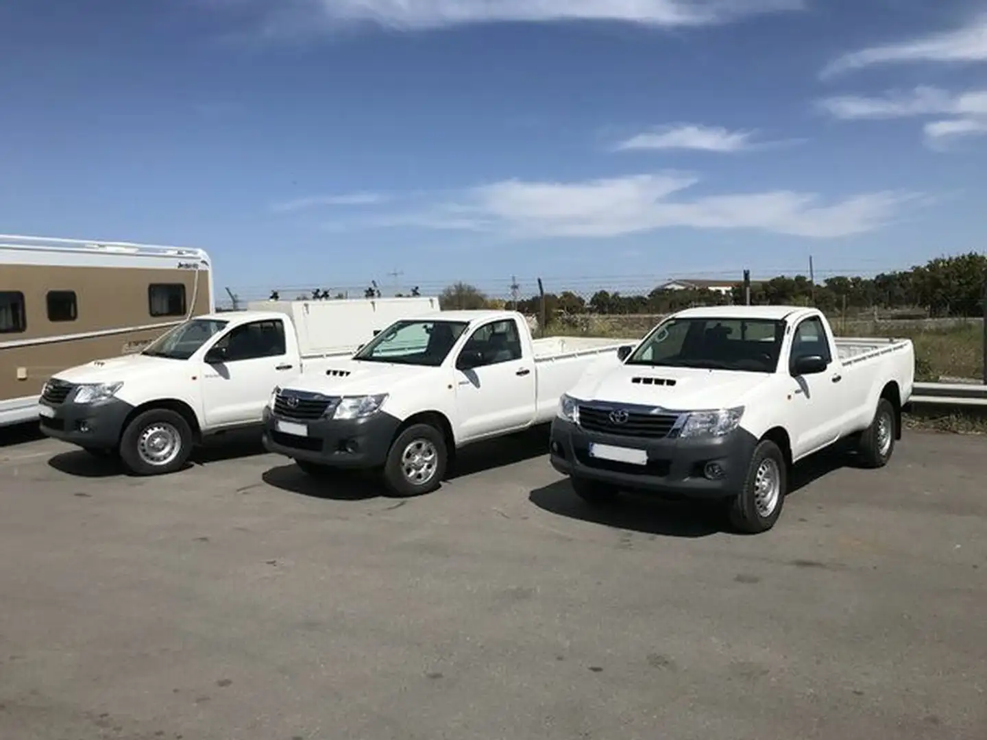 Toyota Hilux 2.5D-4D Cabina Sencilla GX 4x4 Blanco - 2