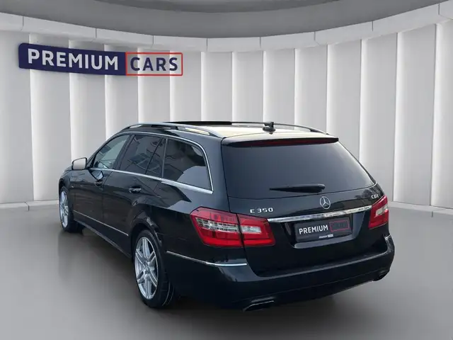 Mercedes-Benz E view 3