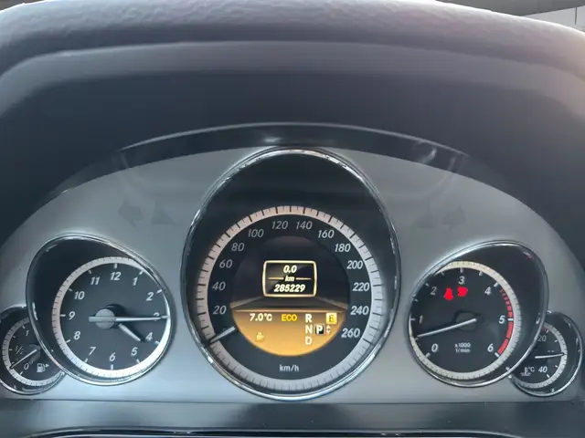Mercedes-Benz E view 13