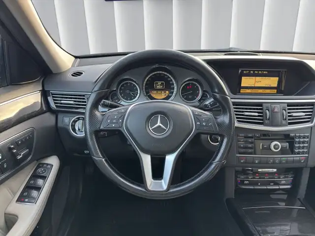 Mercedes-Benz E view 12