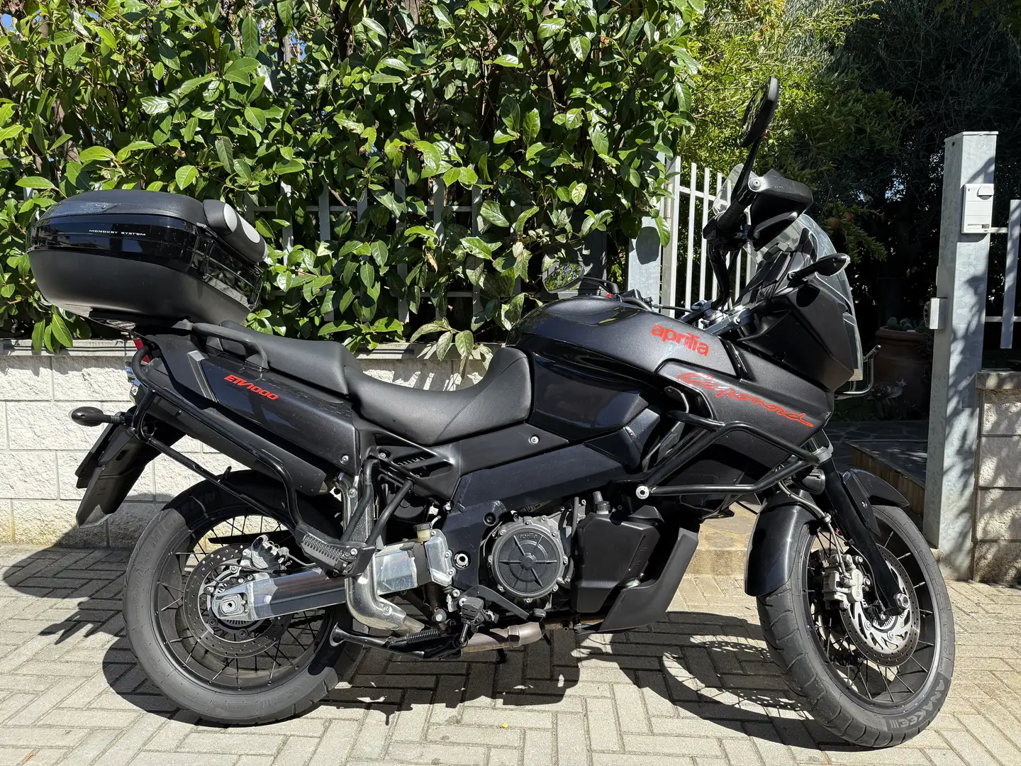 Aprilia ETV 1000 - 1