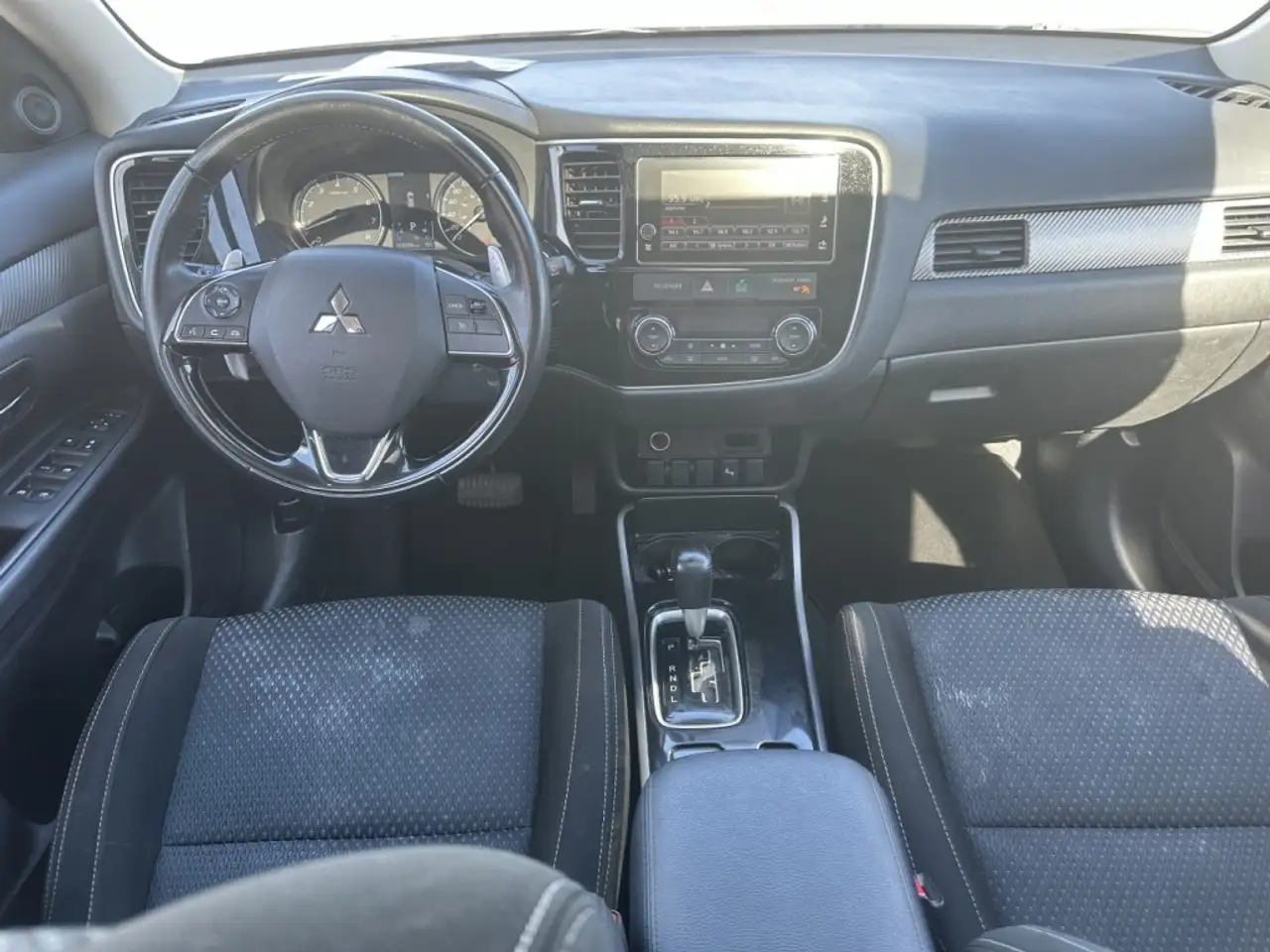 Mitsubishi Outlander снимка Mitsubishi Outlander