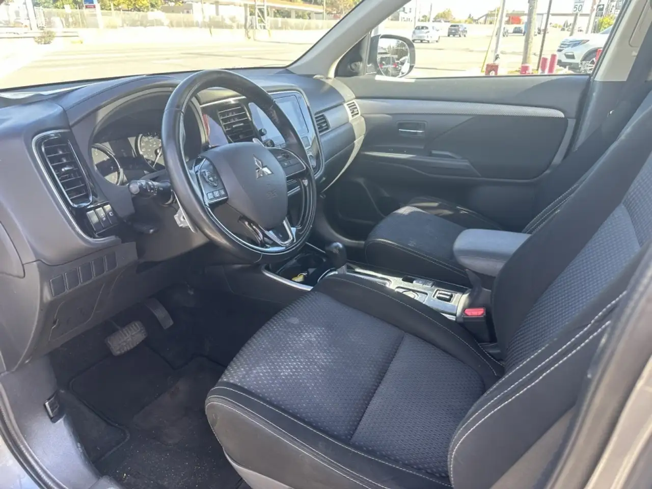 Mitsubishi Outlander снимка Mitsubishi Outlander