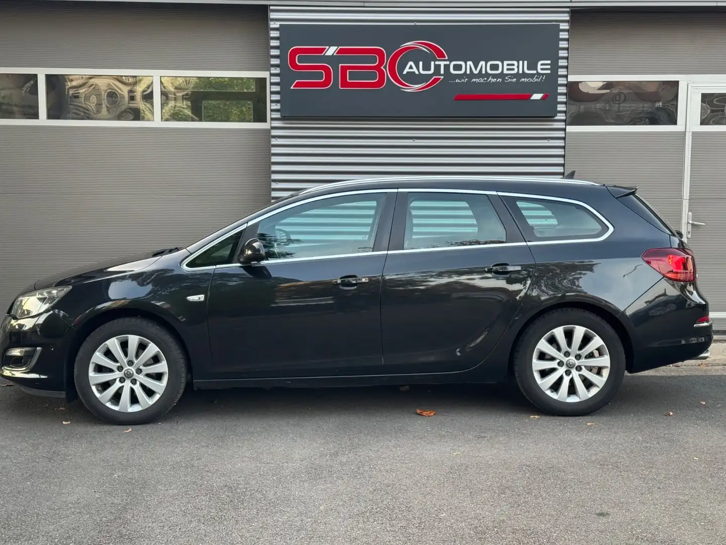 Opel Astra J Sports Tourer Exklusiv Schwarz - 2