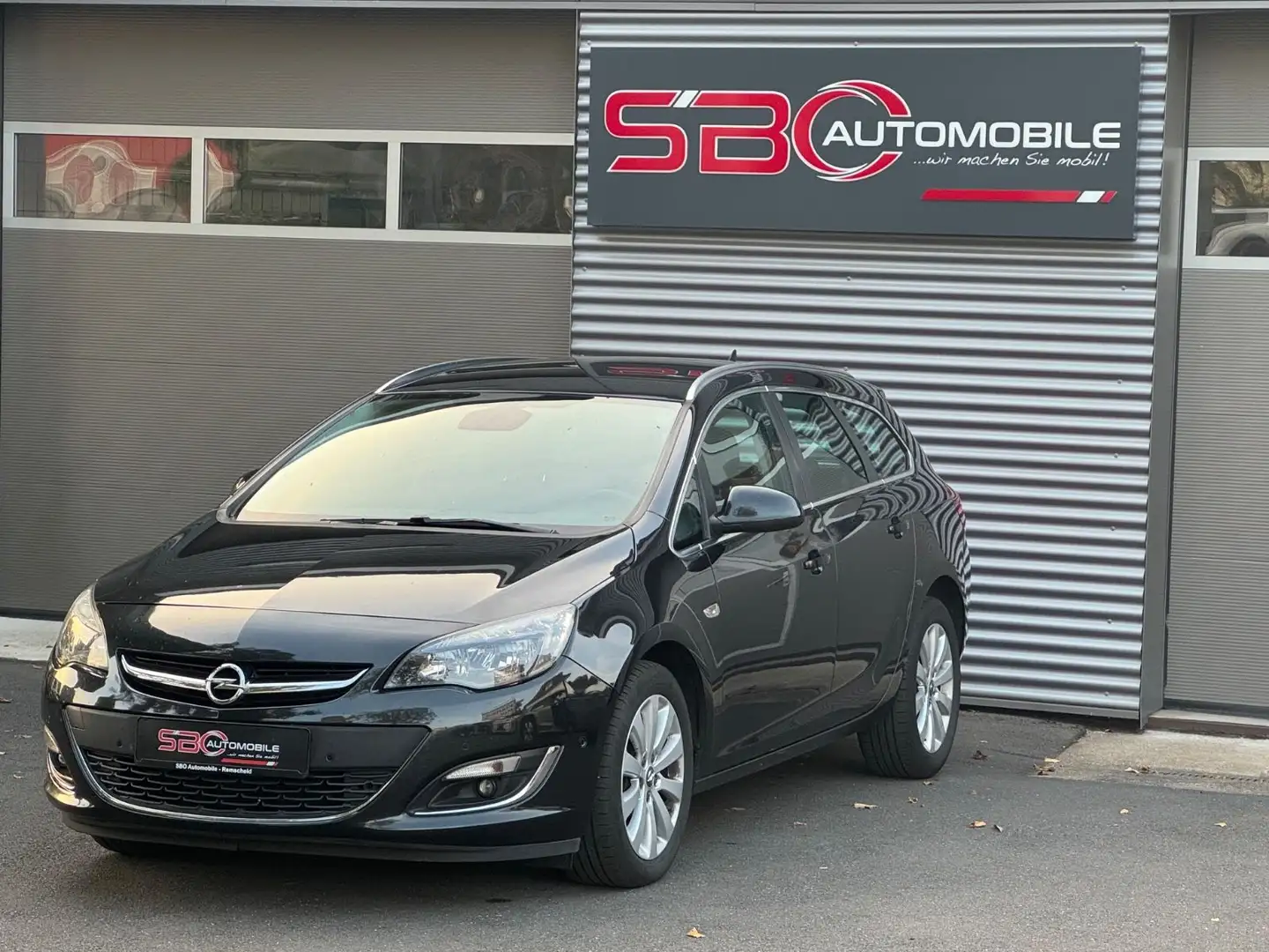 Opel Astra J Sports Tourer Exklusiv Schwarz - 1