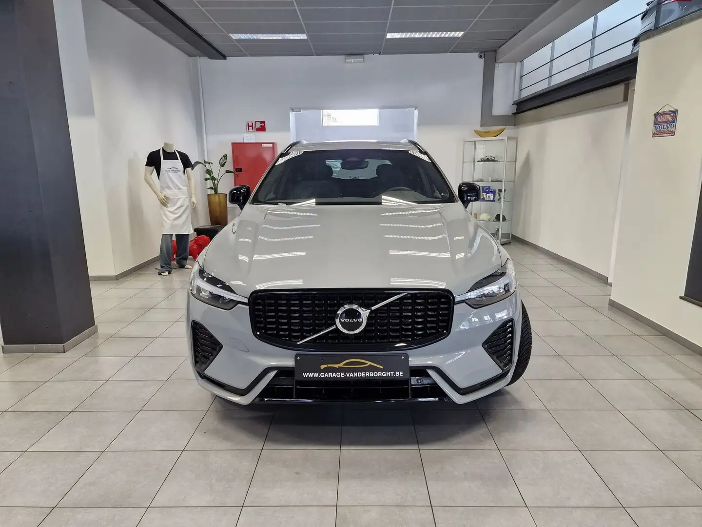 Volvo XC60 PLUS DARK B4 HYBRID BENZINE AUTOMAAT OPEN DAK Grijs - 2
