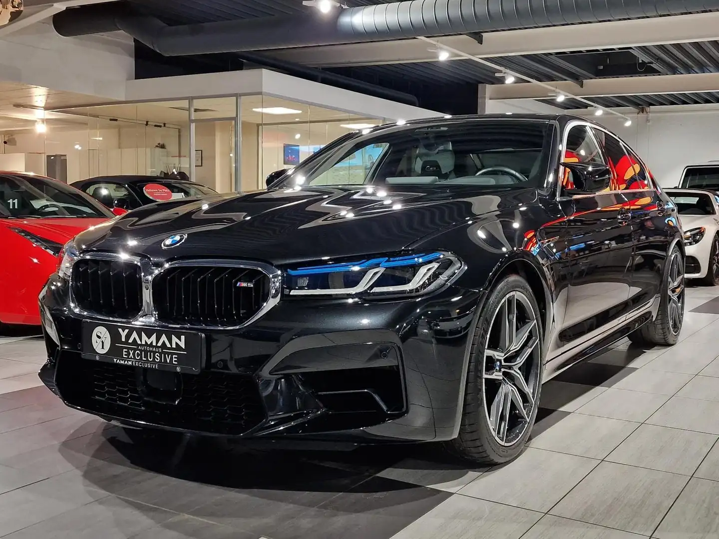 BMW M5 *Laser*Sport-AGA*Massage*3xTV*B&W*DrivAsst*HuD Black - 1