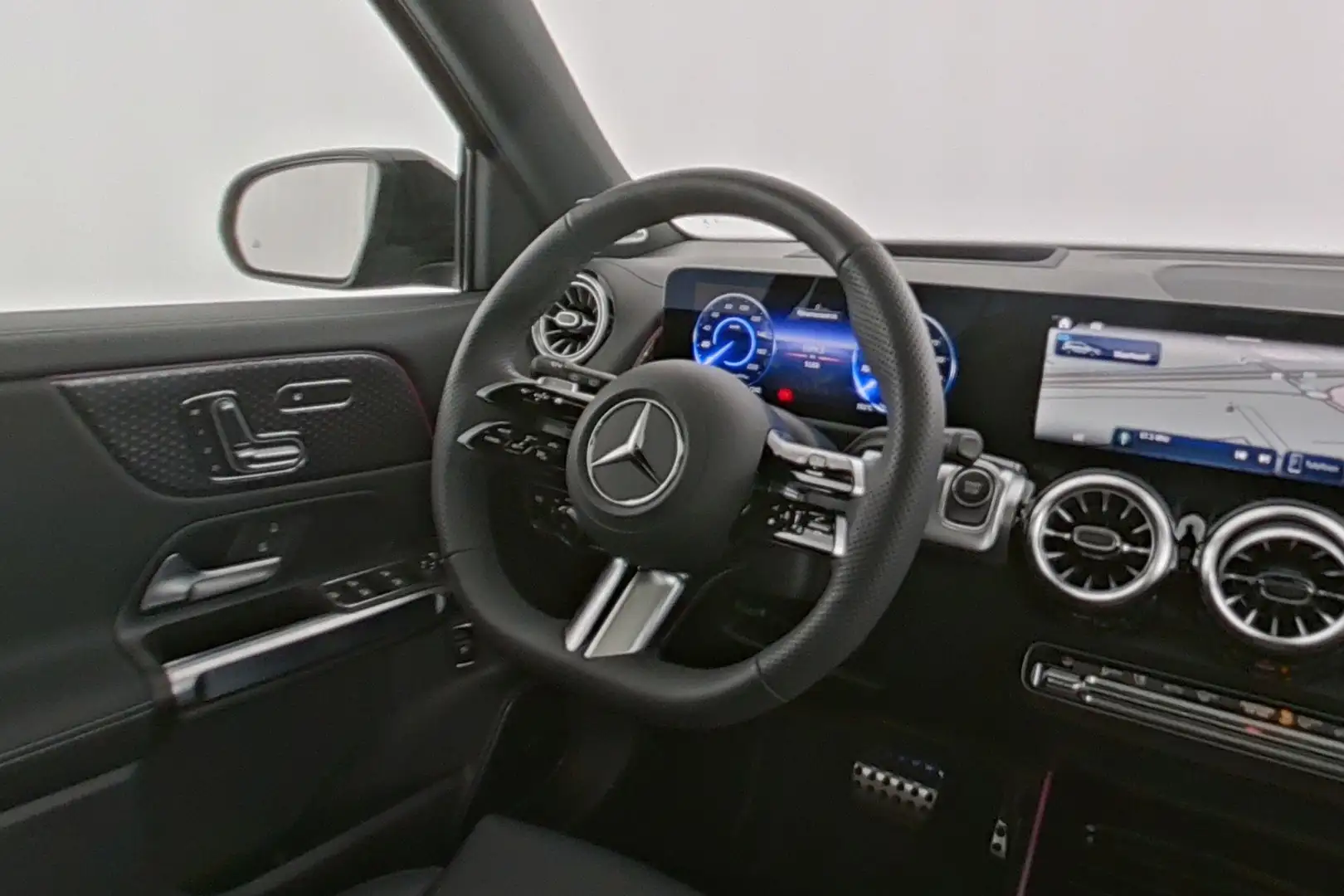 Mercedes-Benz EQB 350 4MATIC AMG Line Negro - 2