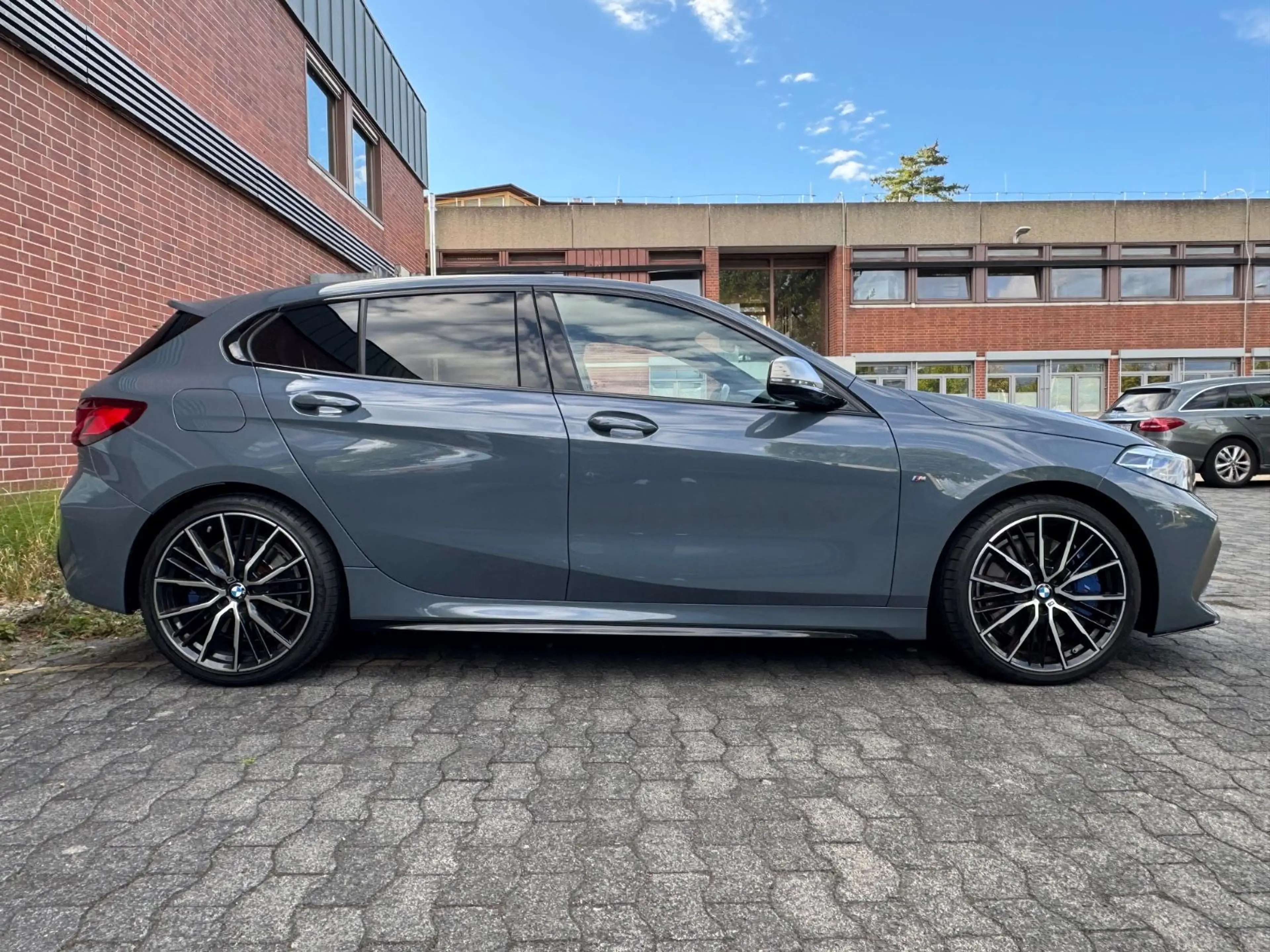 BMW 135 i xDrive M-SPORT *LED*LEDER*HuD*DR.ASSIST* — photo 4