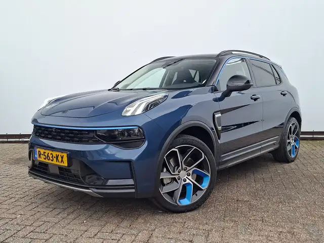 Lynk & Co 01 view 8