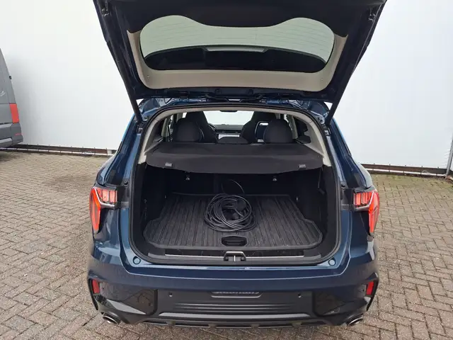 Lynk & Co 01 view 9
