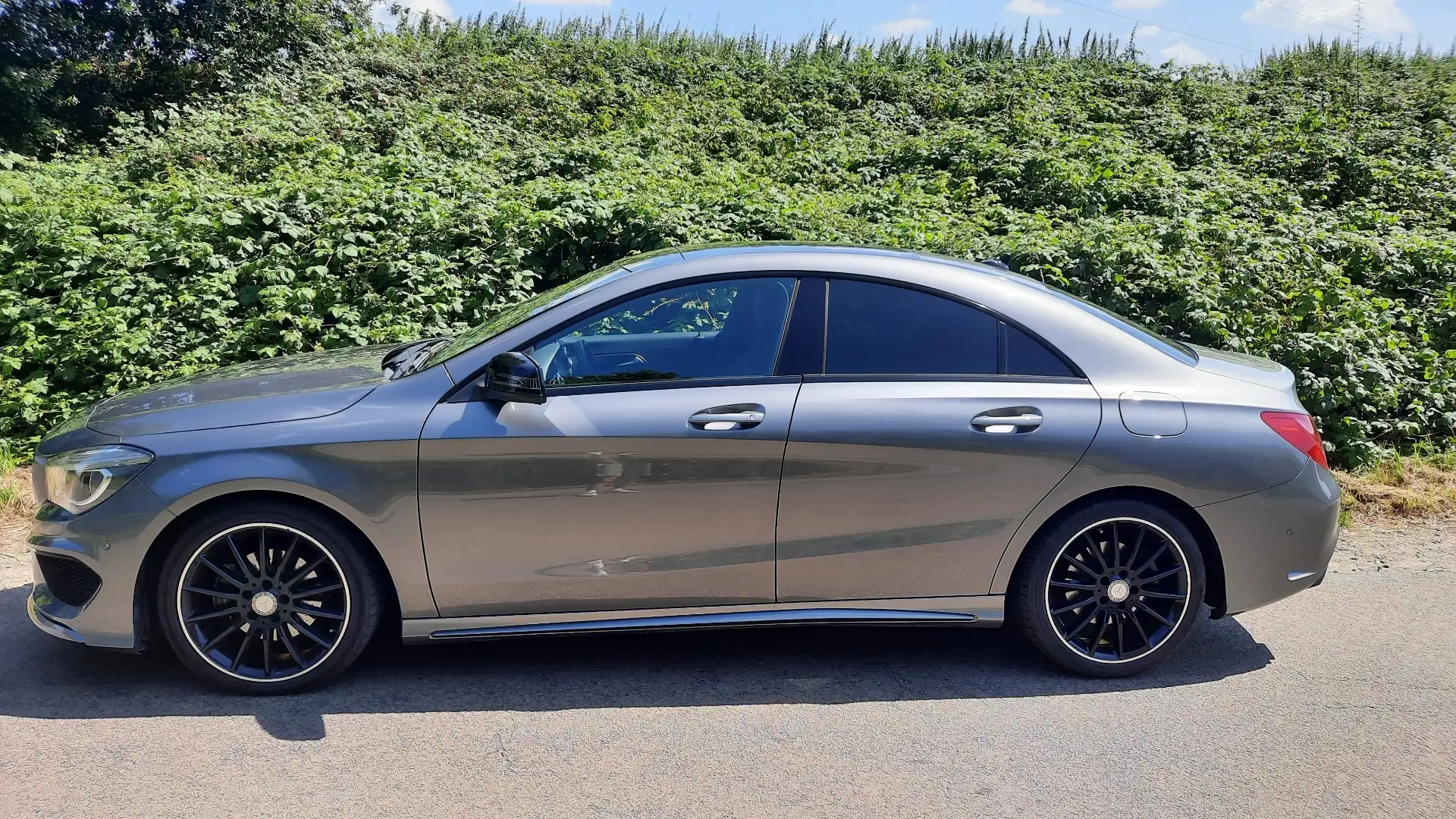 Mercedes-Benz CLA 200 d Gris - 2