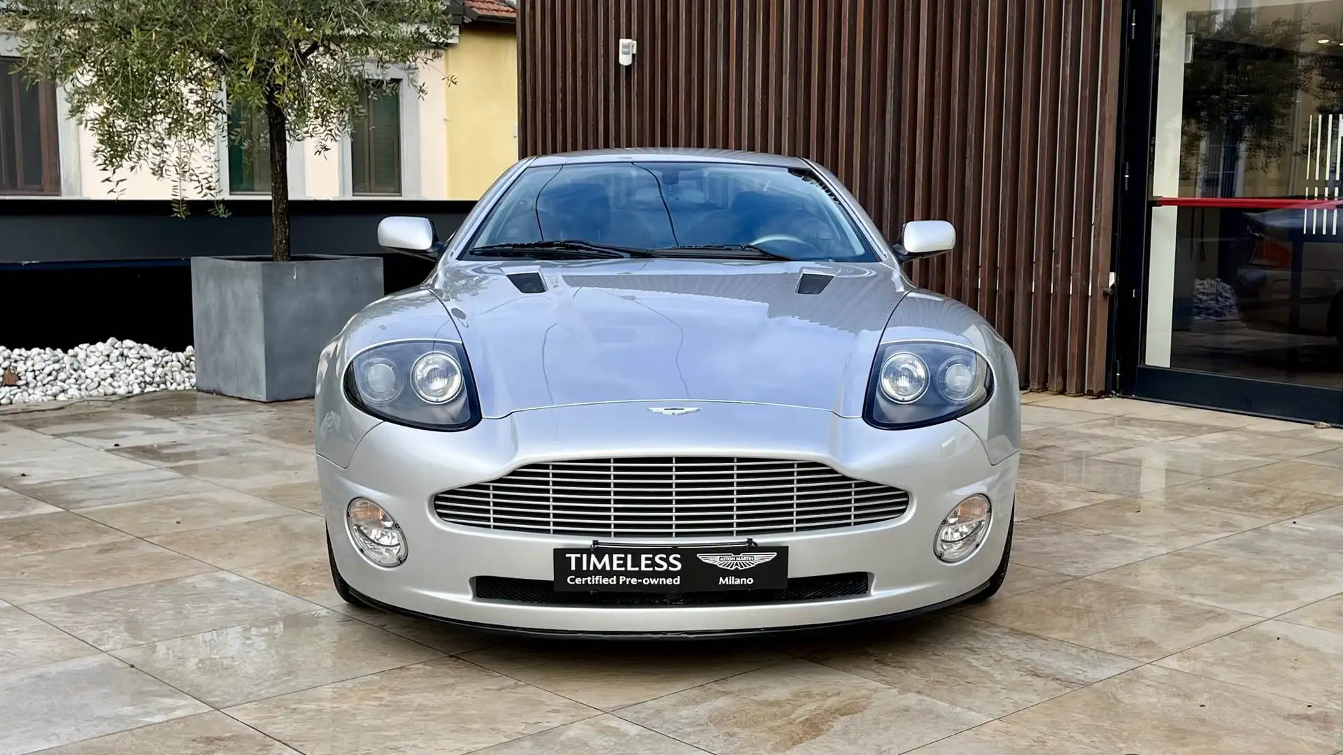 Aston Martin Vanquish Coupe 6.0 V12 Argento - 2