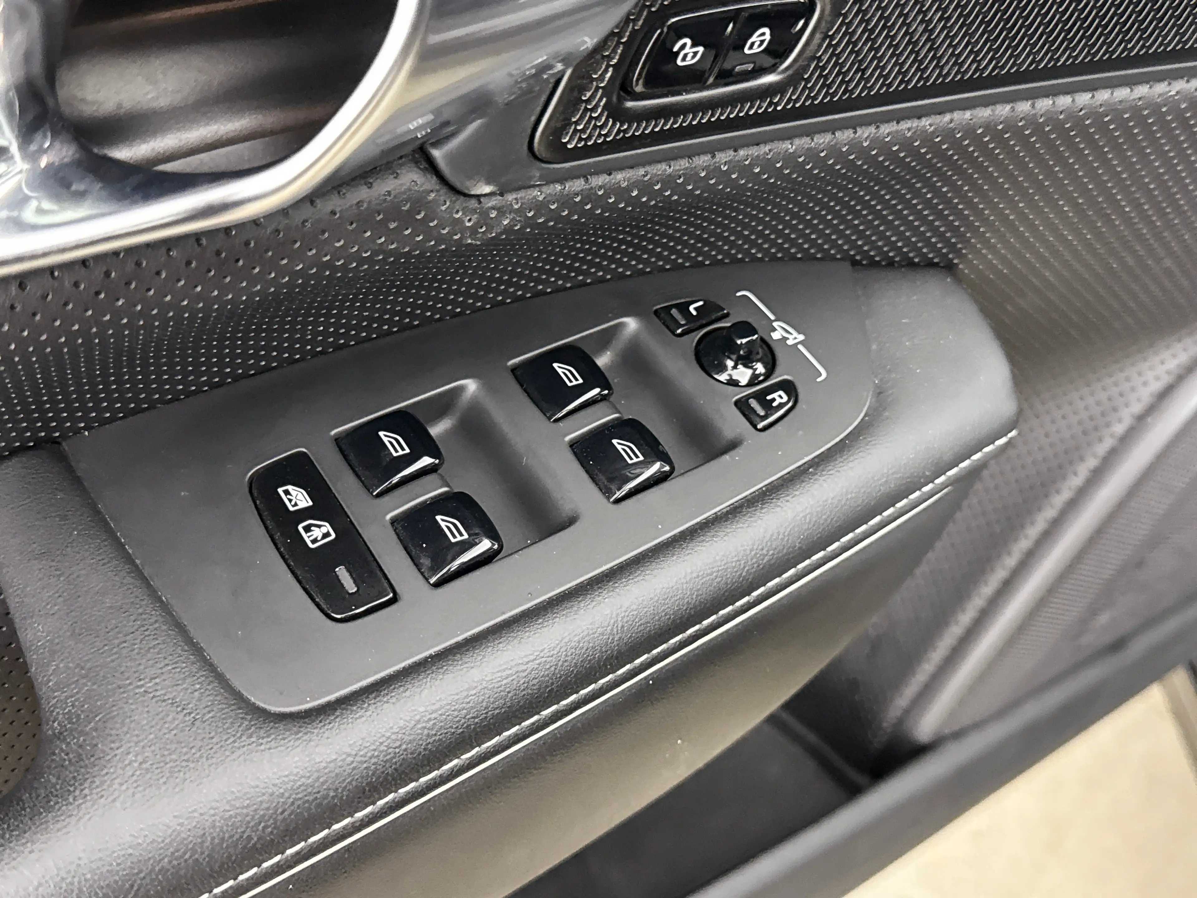 Volvo V90 T6 Recharge R-Design | 18" | Google | Elektr. vers — photo 12