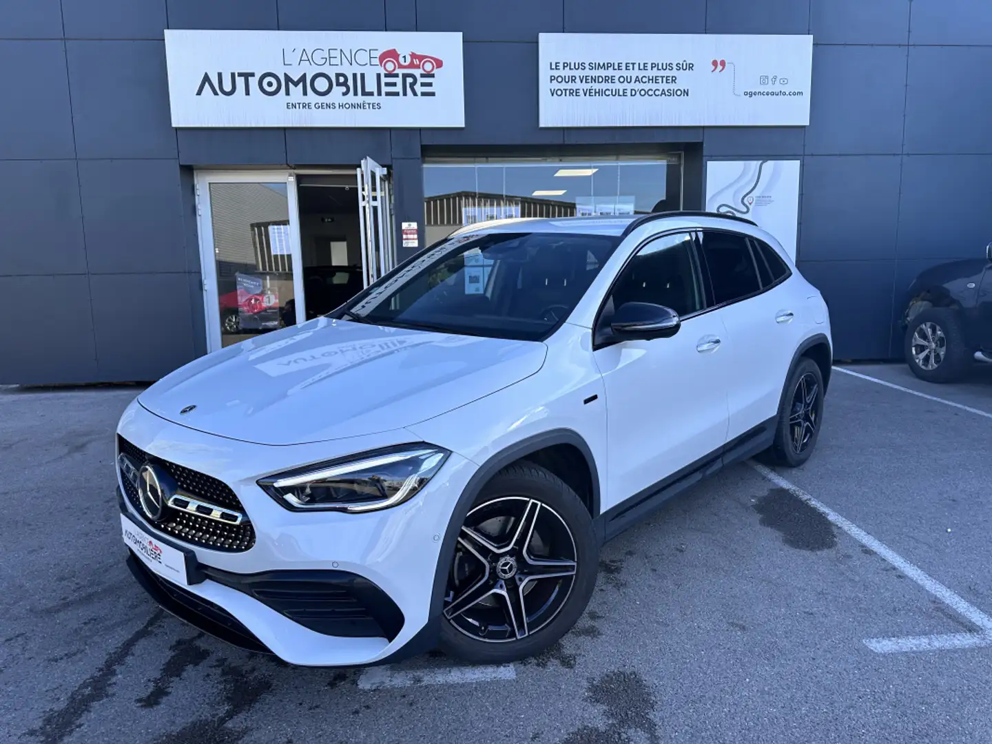 Mercedes-Benz GLA 180 250 e 8G-DCT AMG LINE BURMESTER Blanc - 1