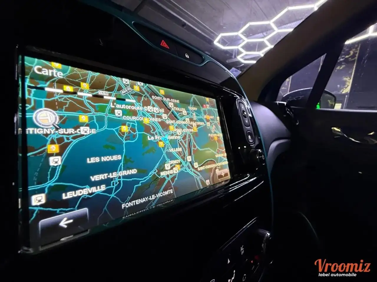 Renault Captur — photo 29