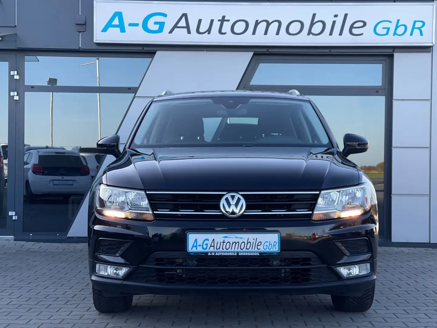 Volkswagen Tiguan 1.4 TSI Comfortline-1.Hand-AHK-Navi-ACC Schwarz - 2