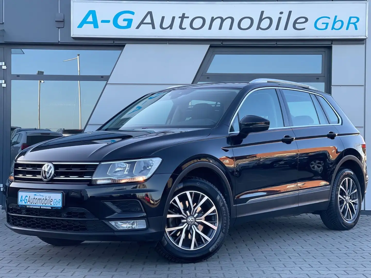 Volkswagen Tiguan 1.4 TSI Comfortline-1.Hand-AHK-Navi-ACC Schwarz - 1