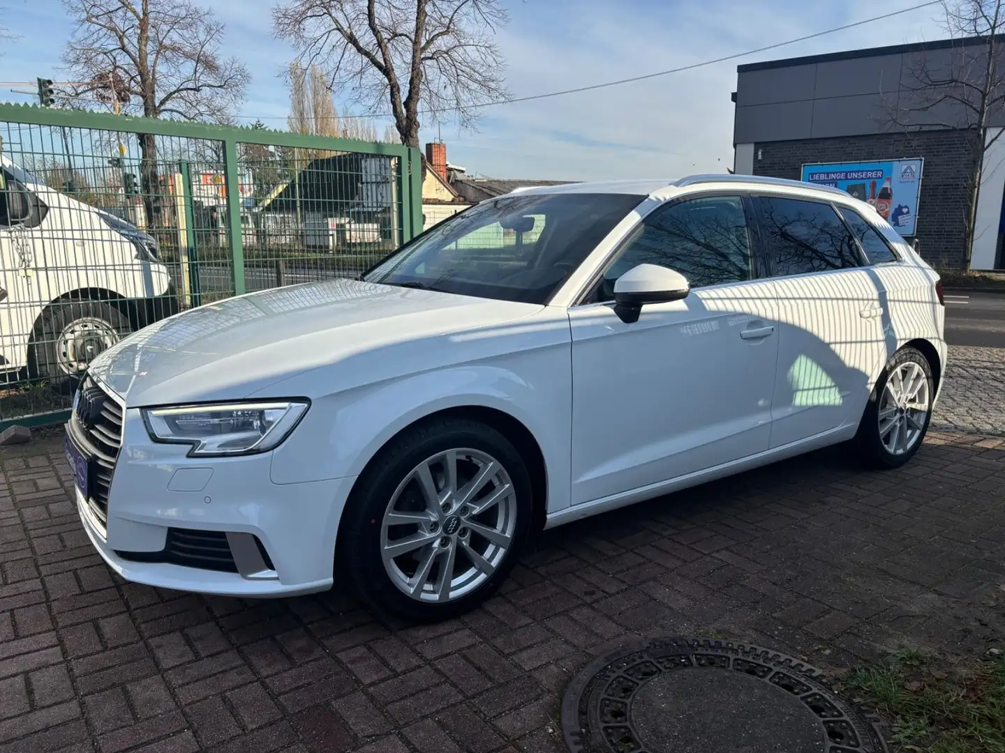 Audi A3 Sportback+BI-XENON+NAVI+TEMPOM.+8-FACHB. Blanc - 1