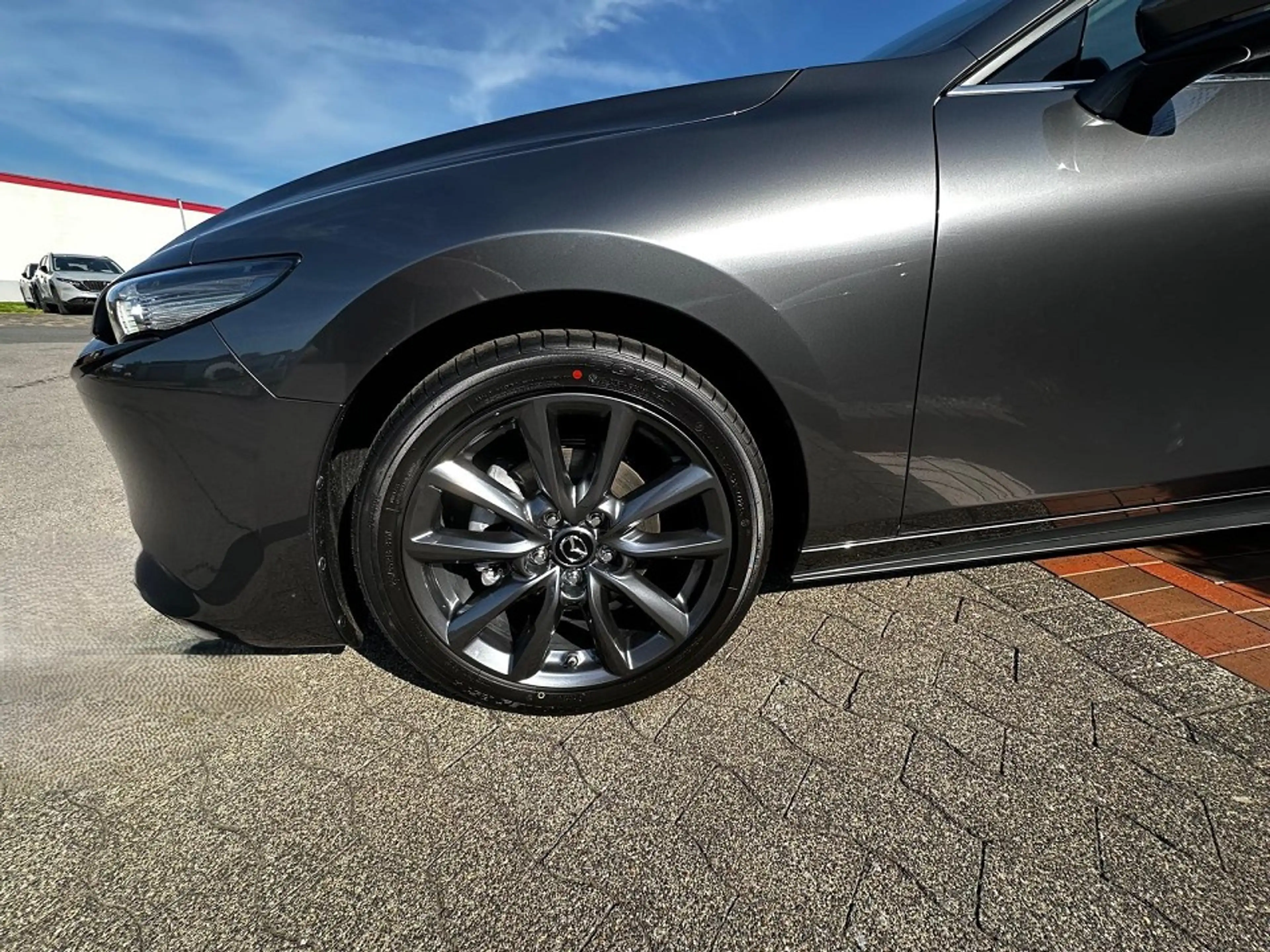 Mazda 3 2.5L e-SKYACTIV G 140ps — photo 4