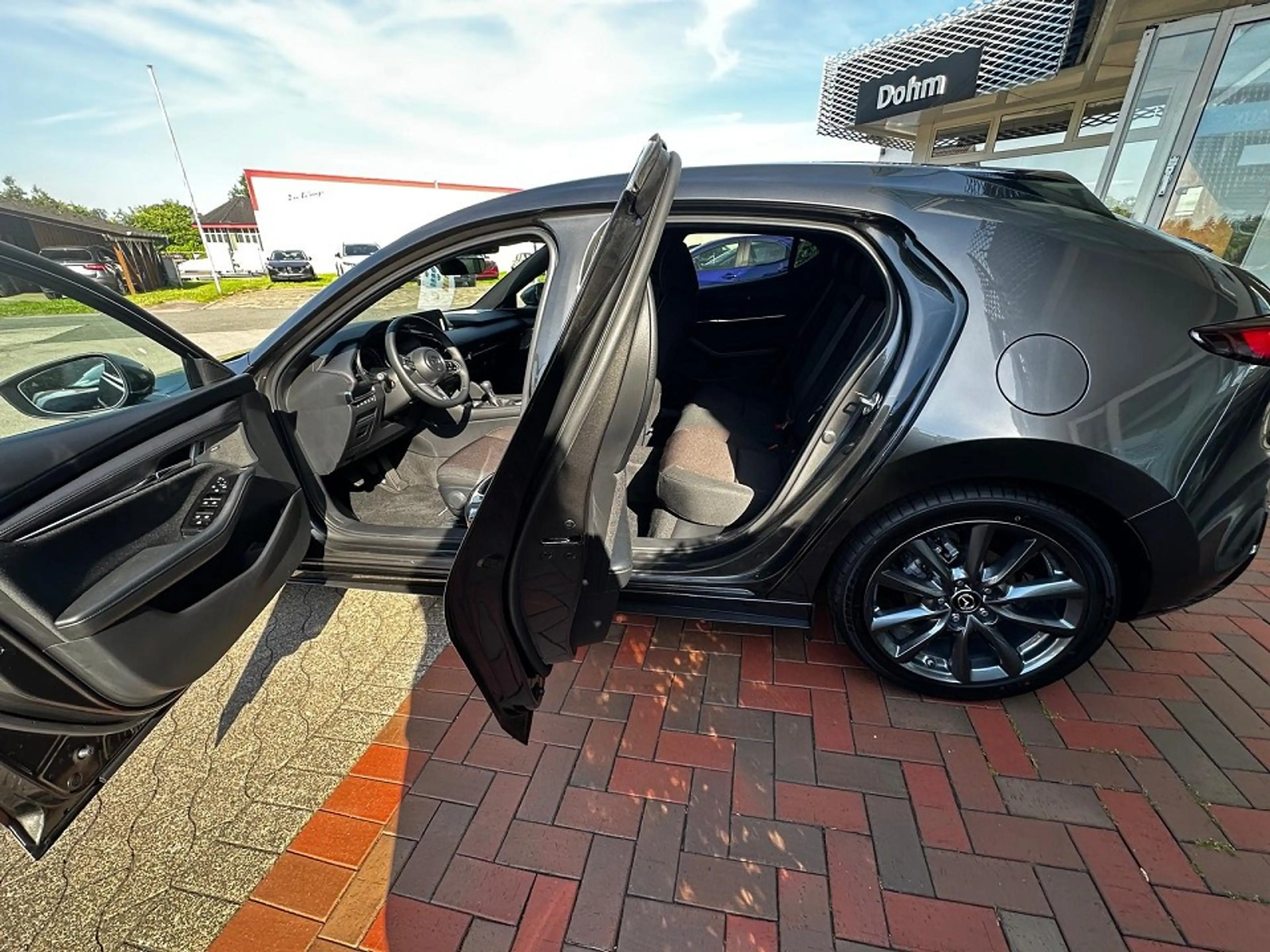 Mazda 3 2.5L e-SKYACTIV G 140ps — photo 7