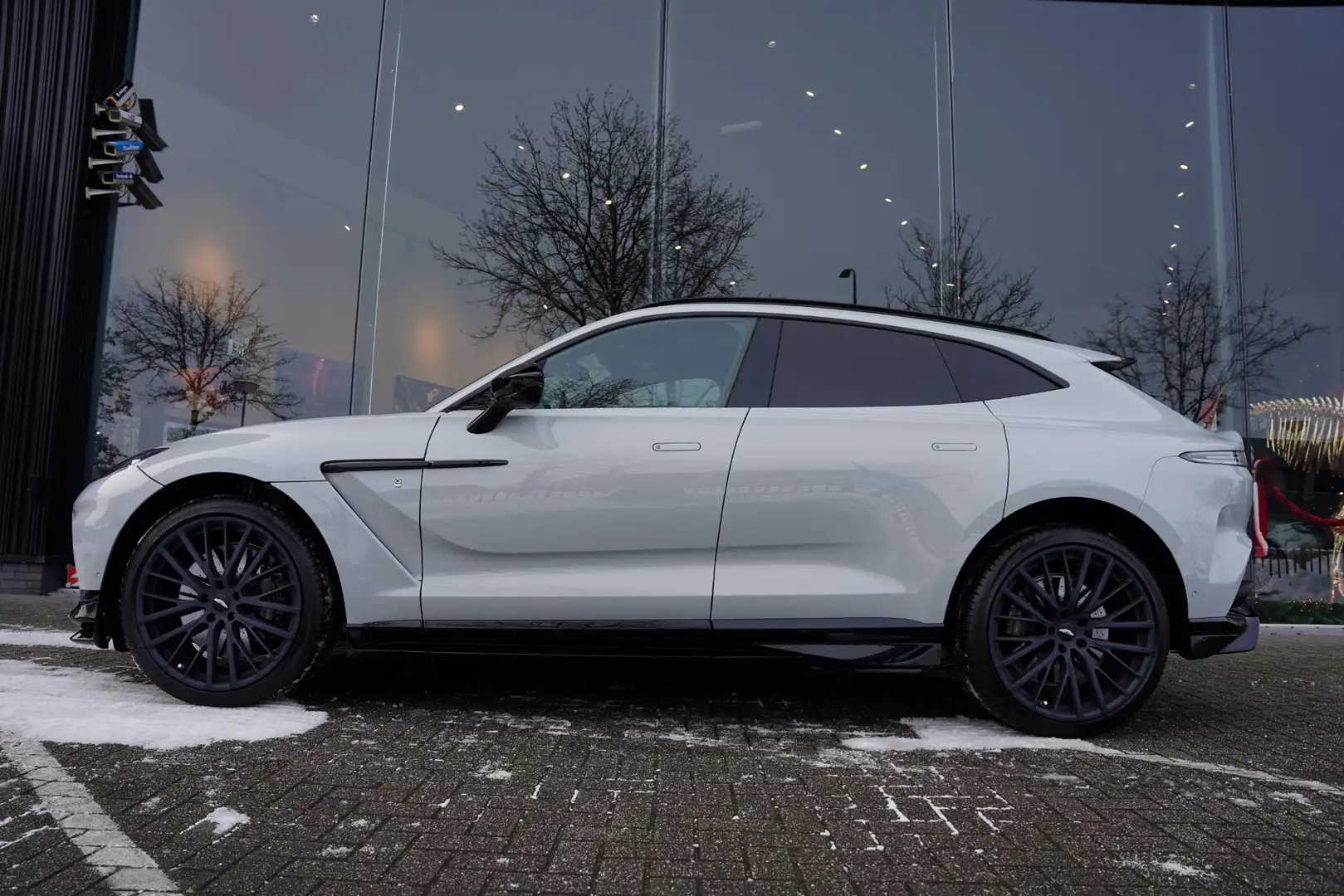 Aston Martin DBX 4.0 V8 707 Carbon Elek. Trekhaak Weiß - 2