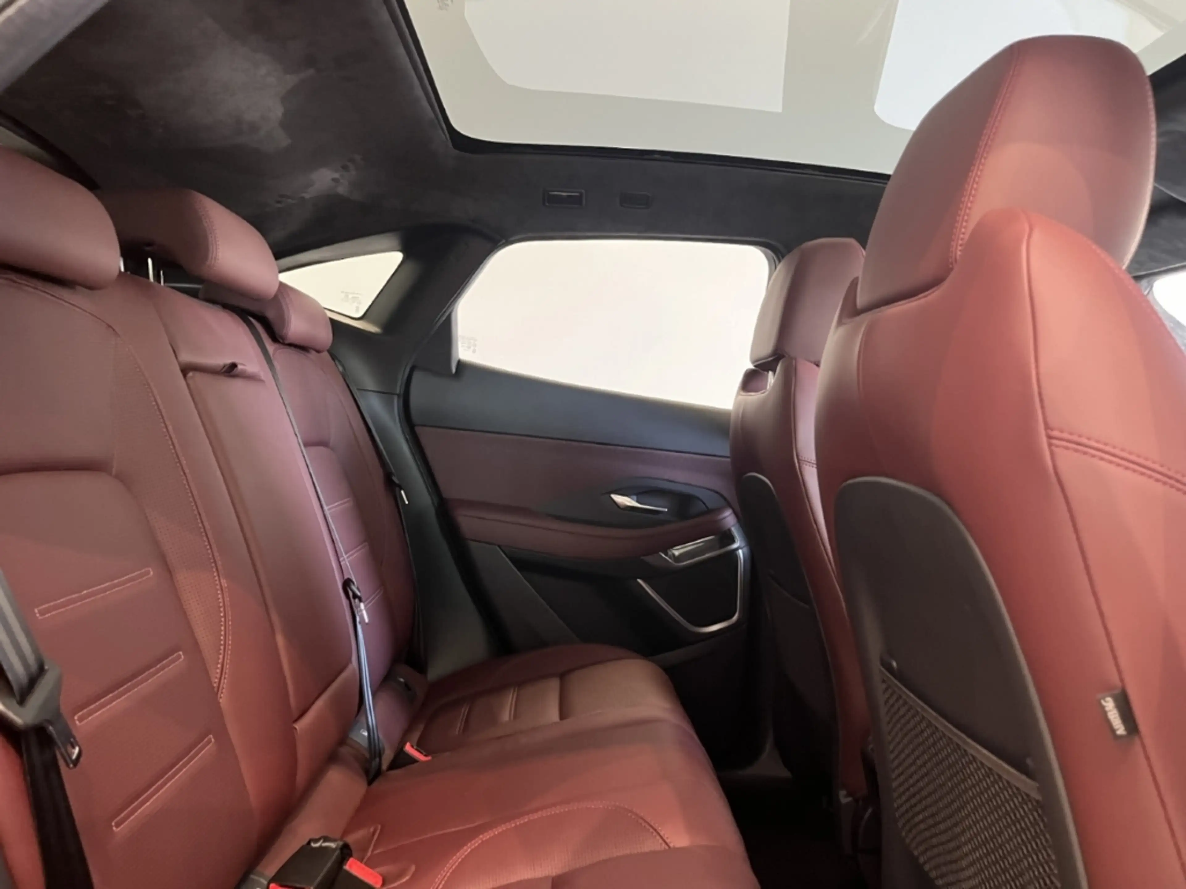 Jaguar E-Pace P300e R-Dynamic HSE Plug-In Hybrid HUD  Panorama — photo 5