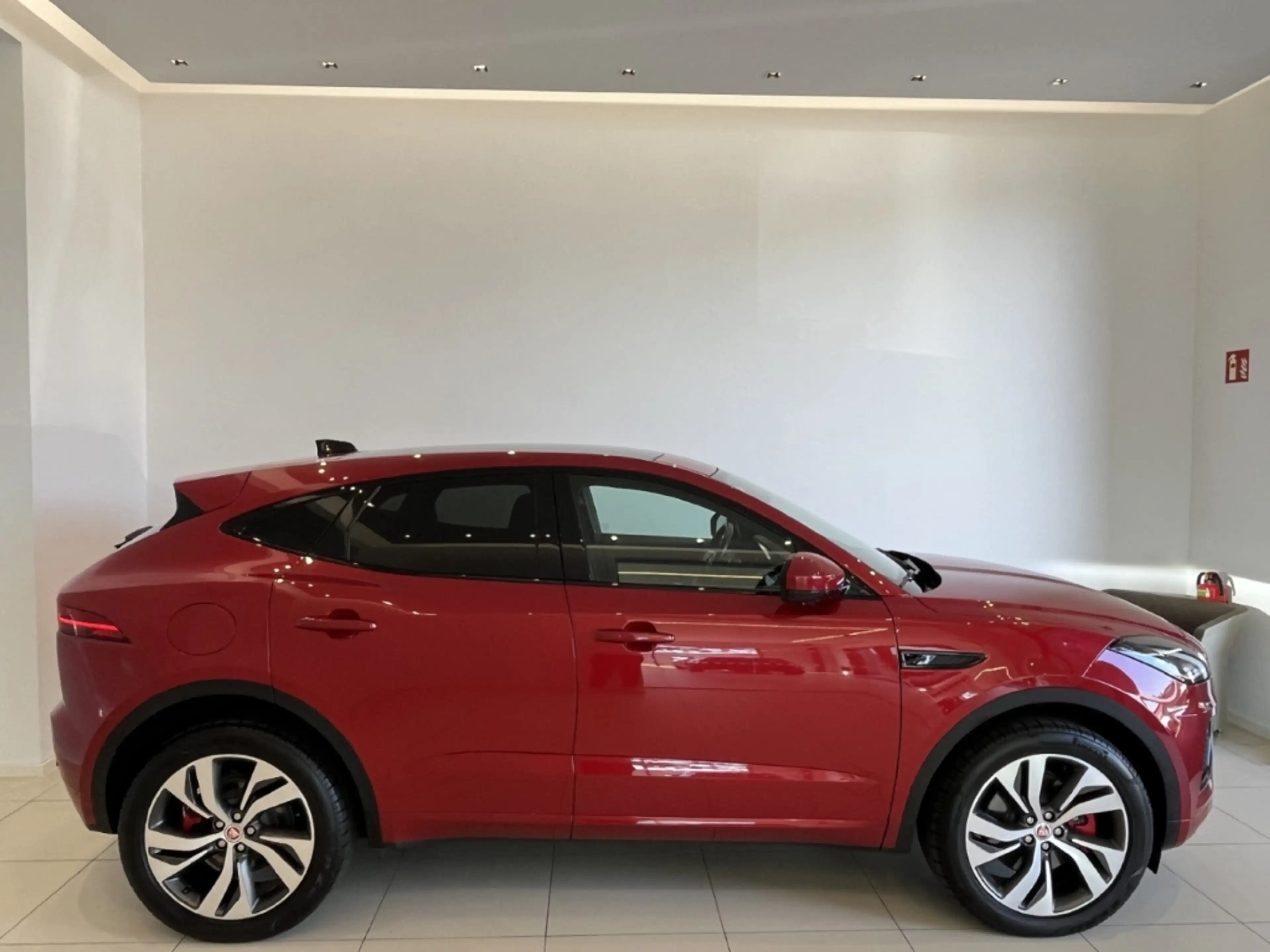 Jaguar E-Pace P300e R-Dynamic HSE Plug-In Hybrid HUD  Panorama — photo 6