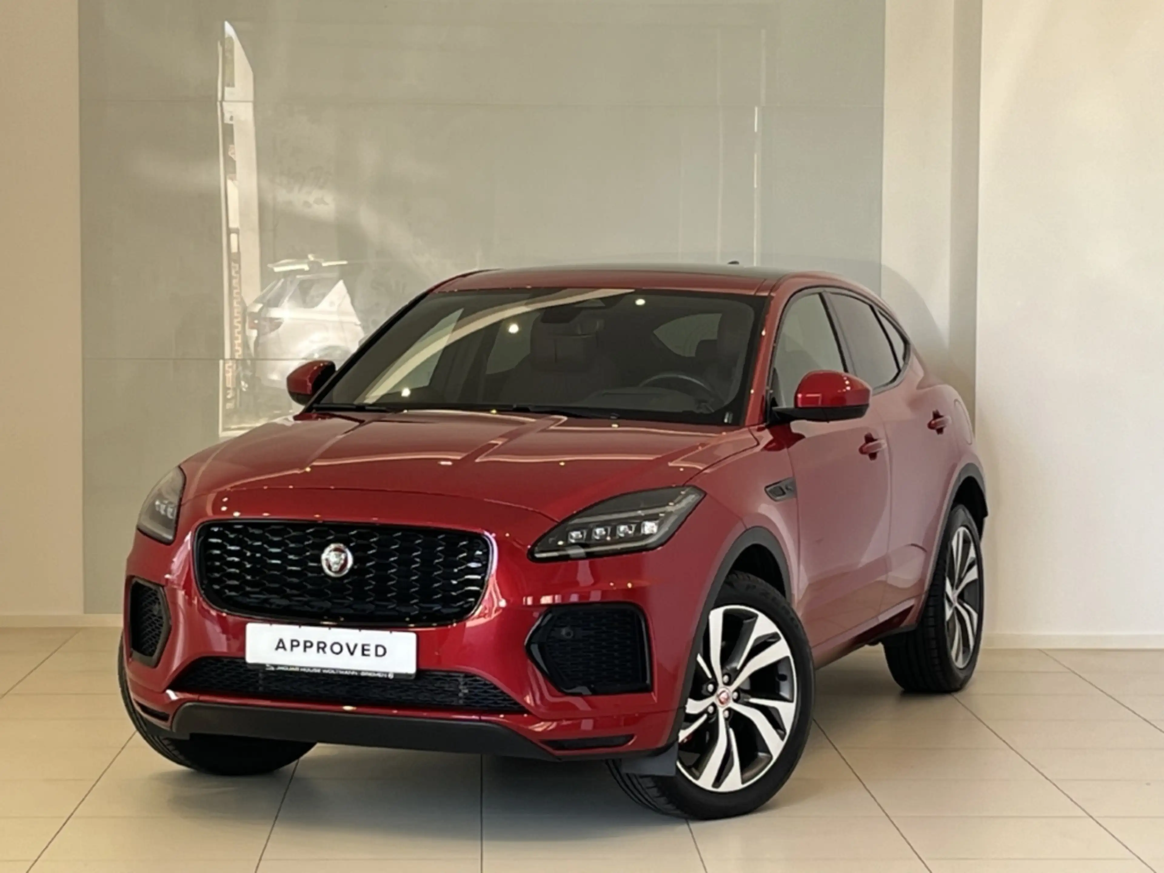 Jaguar E-Pace P300e R-Dynamic HSE Plug-In Hybrid HUD Panorama