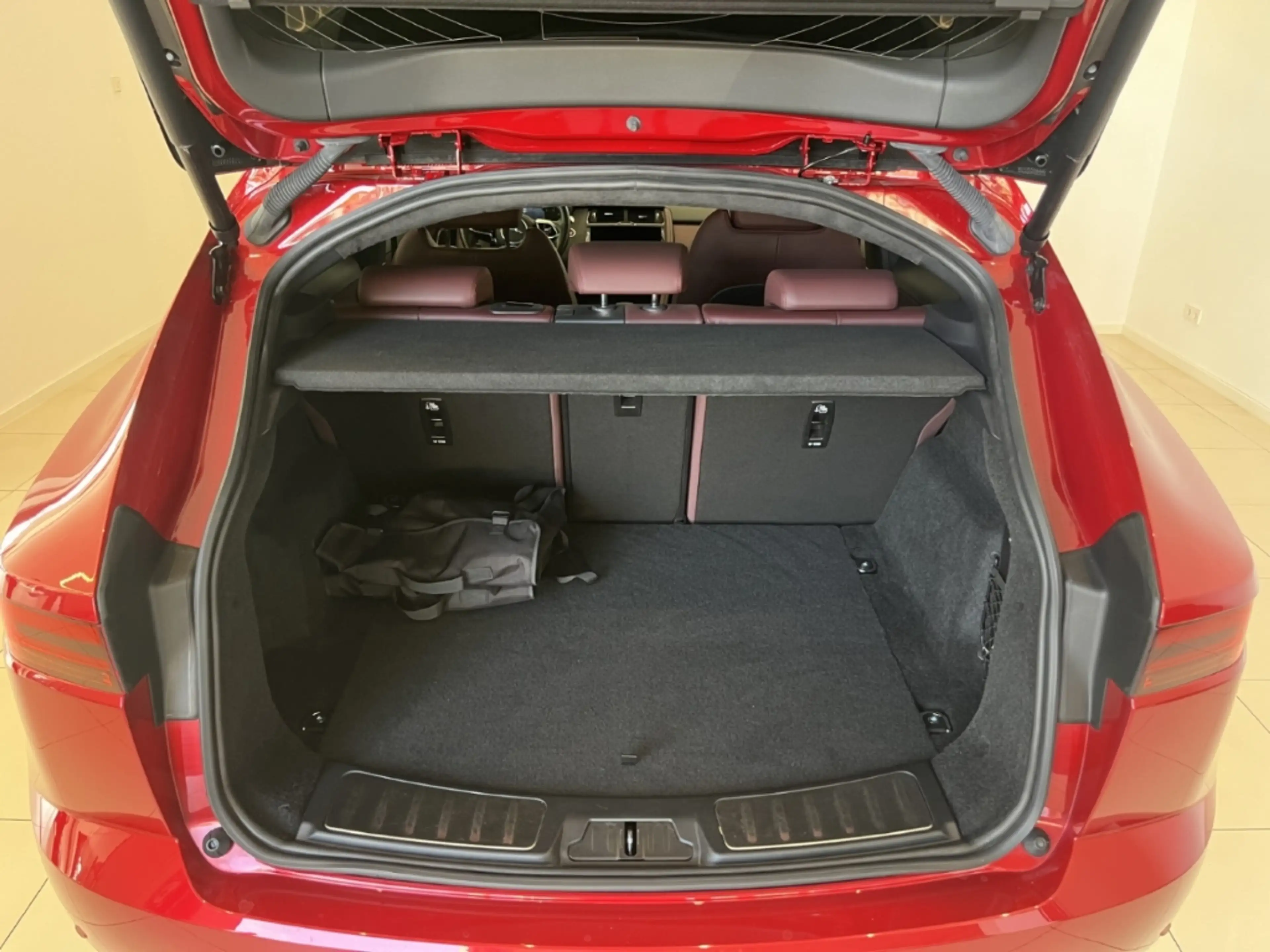 Jaguar E-Pace P300e R-Dynamic HSE Plug-In Hybrid HUD  Panorama — photo 10