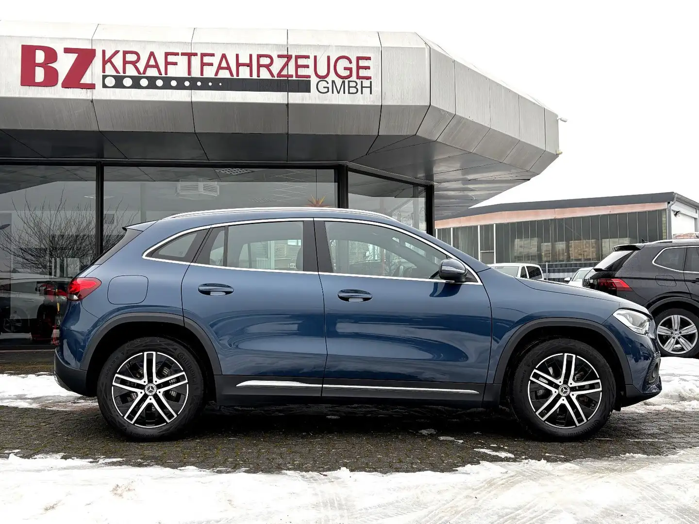 Mercedes-Benz GLA 250 e Progressive LED HUD PANO LEDER AHK SHG Bleu - 2