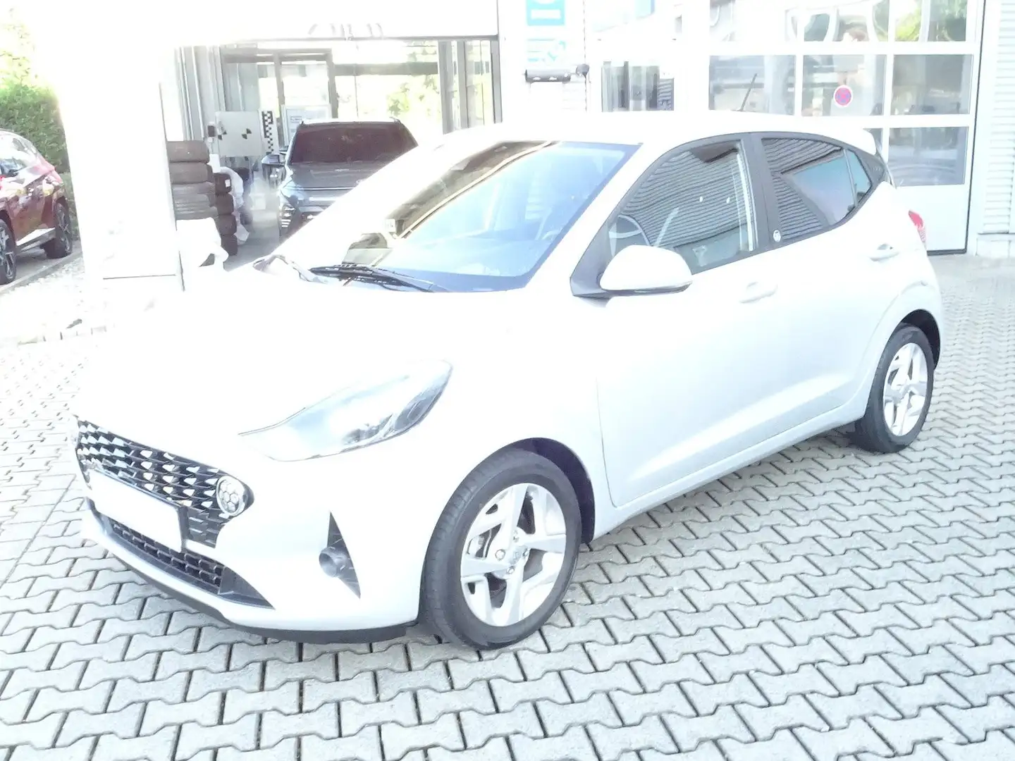 Hyundai i10 1.0 EDITION 30 Klima SHZ Carplay Alu Lenkradheizu Silber - 1