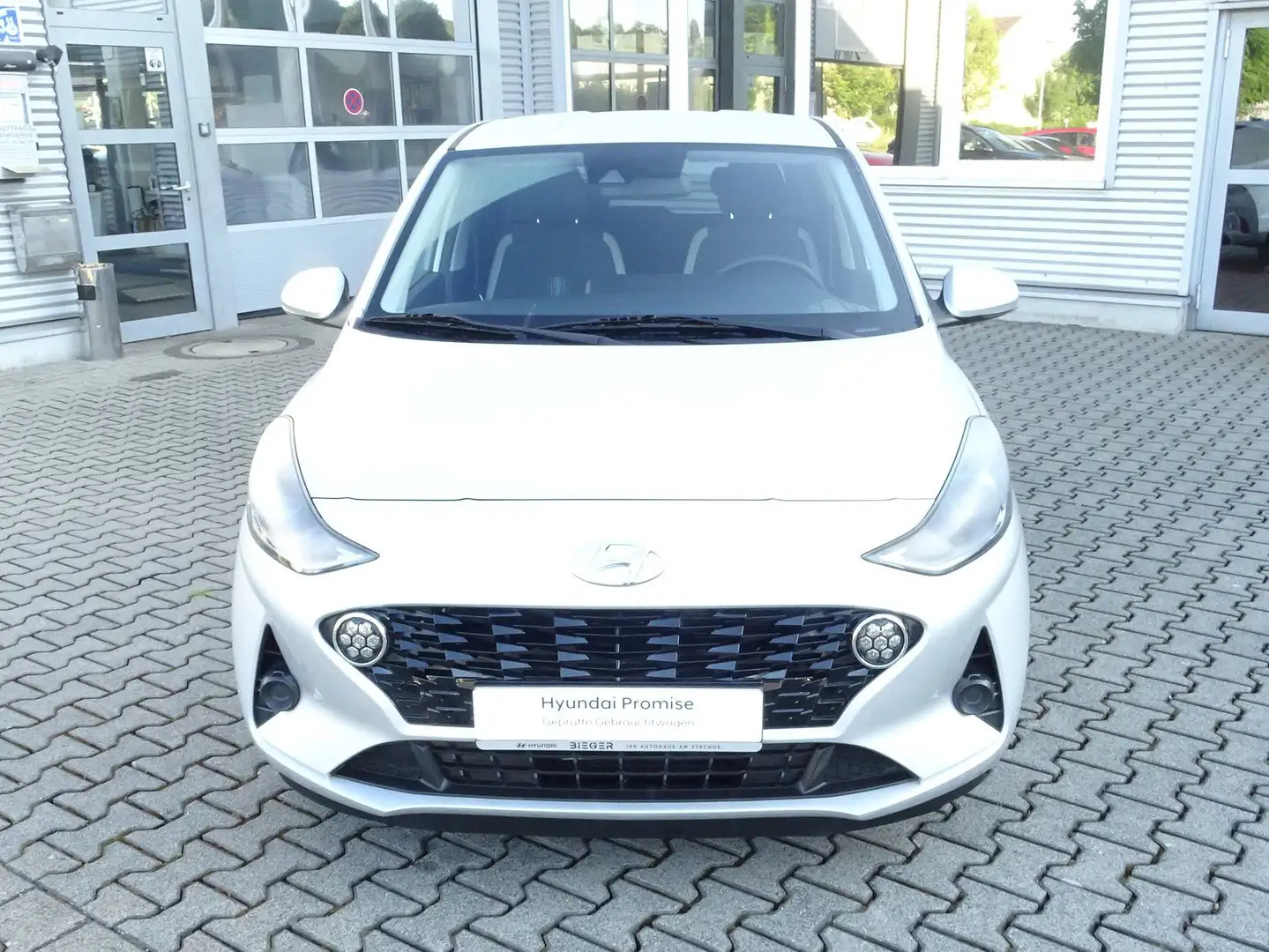 Hyundai i10 1.0 EDITION 30 Klima SHZ Carplay Alu Lenkradheizu Silber - 2