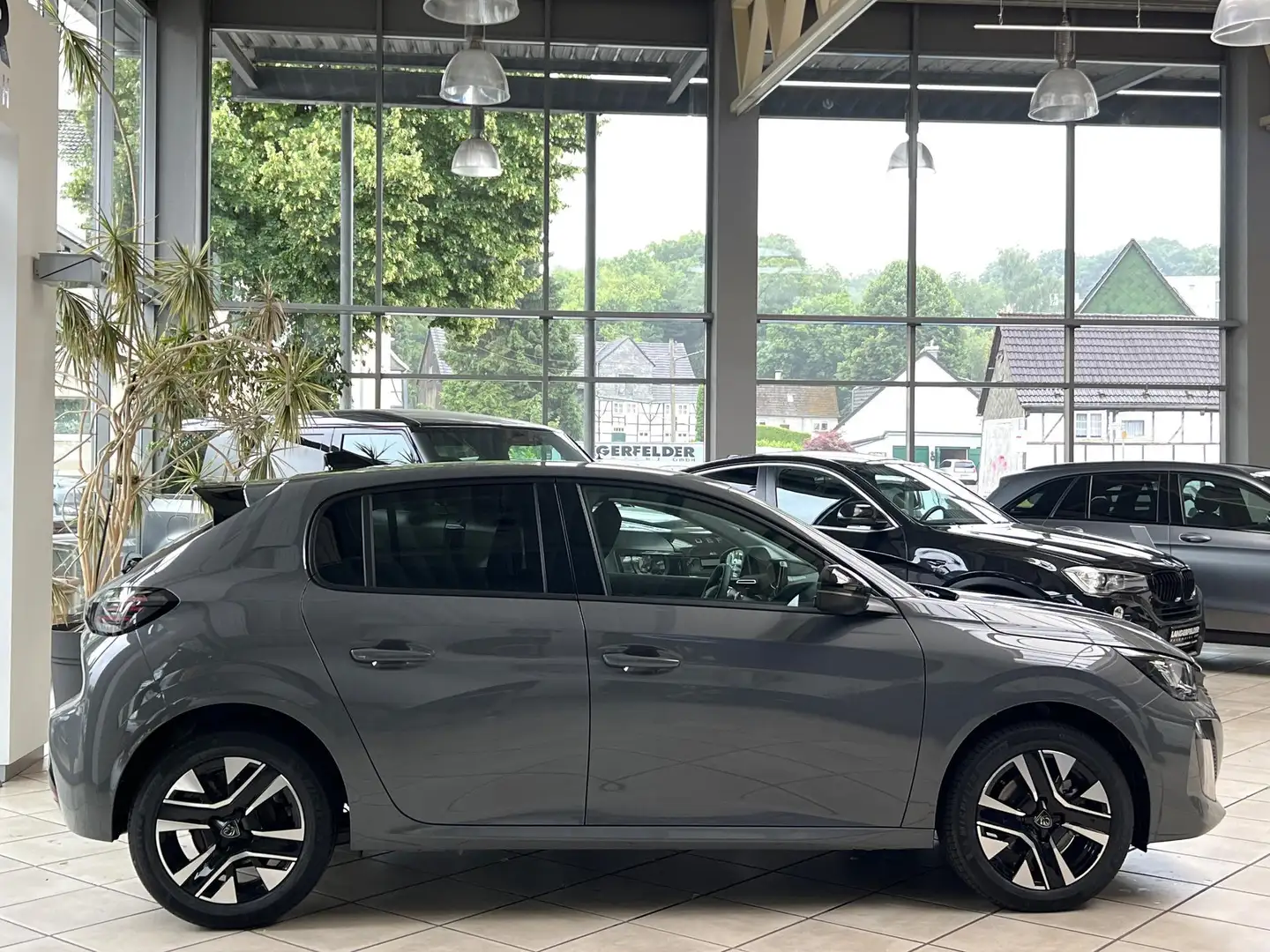 Peugeot 208 208 1.2 Hybrid 100 Allure SHZ|ACC|LED|DAB|SOFORT Grijs - 2