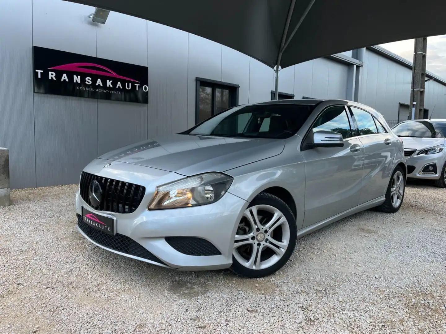 Mercedes-Benz A 180 180 BlueEFFICIENCY Inspiration / Reprogrammation Ethanol / Origine France / Caméra de Recul Gris - 1