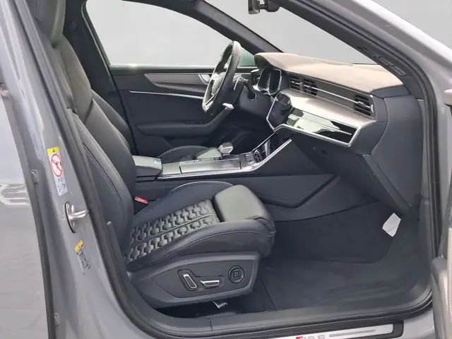 Audi RS6 view 4