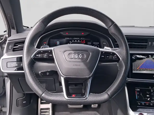Audi RS6 view 9