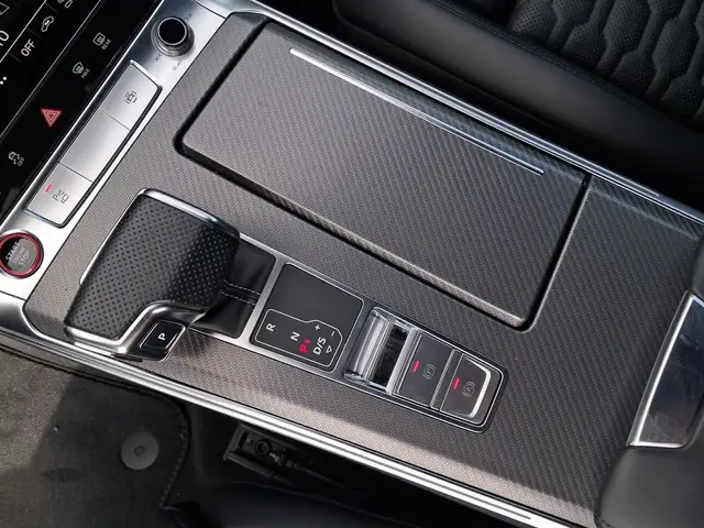 Audi RS6 view 11