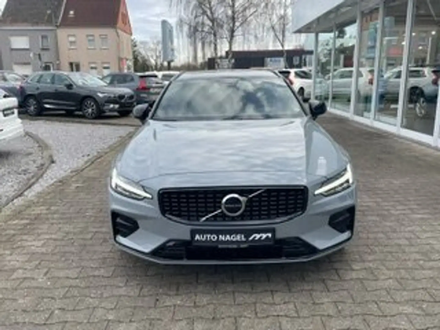 Volvo V60 V60 B4 Autom. Plus Dark Grau - 2