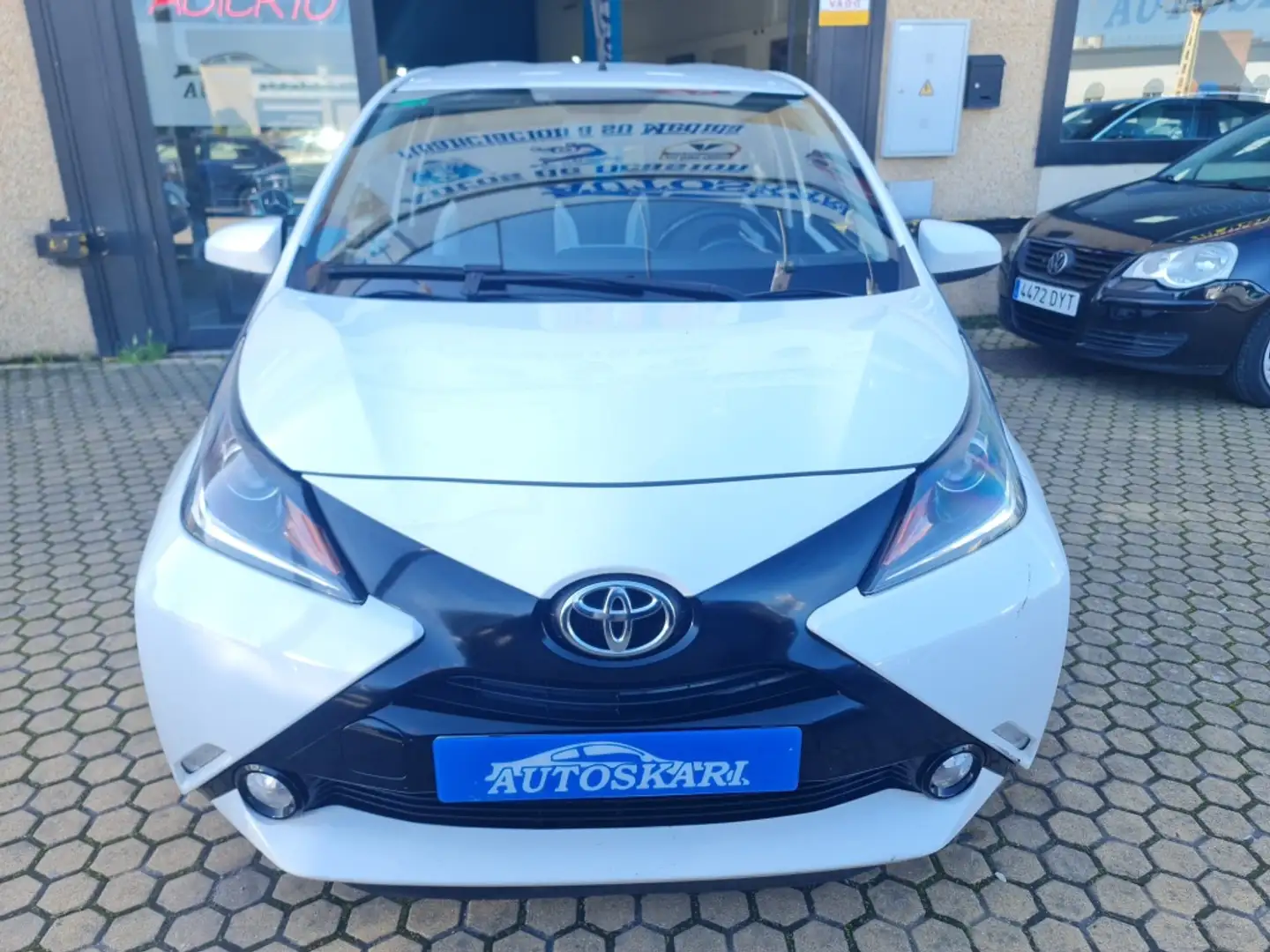 Toyota Aygo 1.0 VVT-i x-play Business Biały - 2