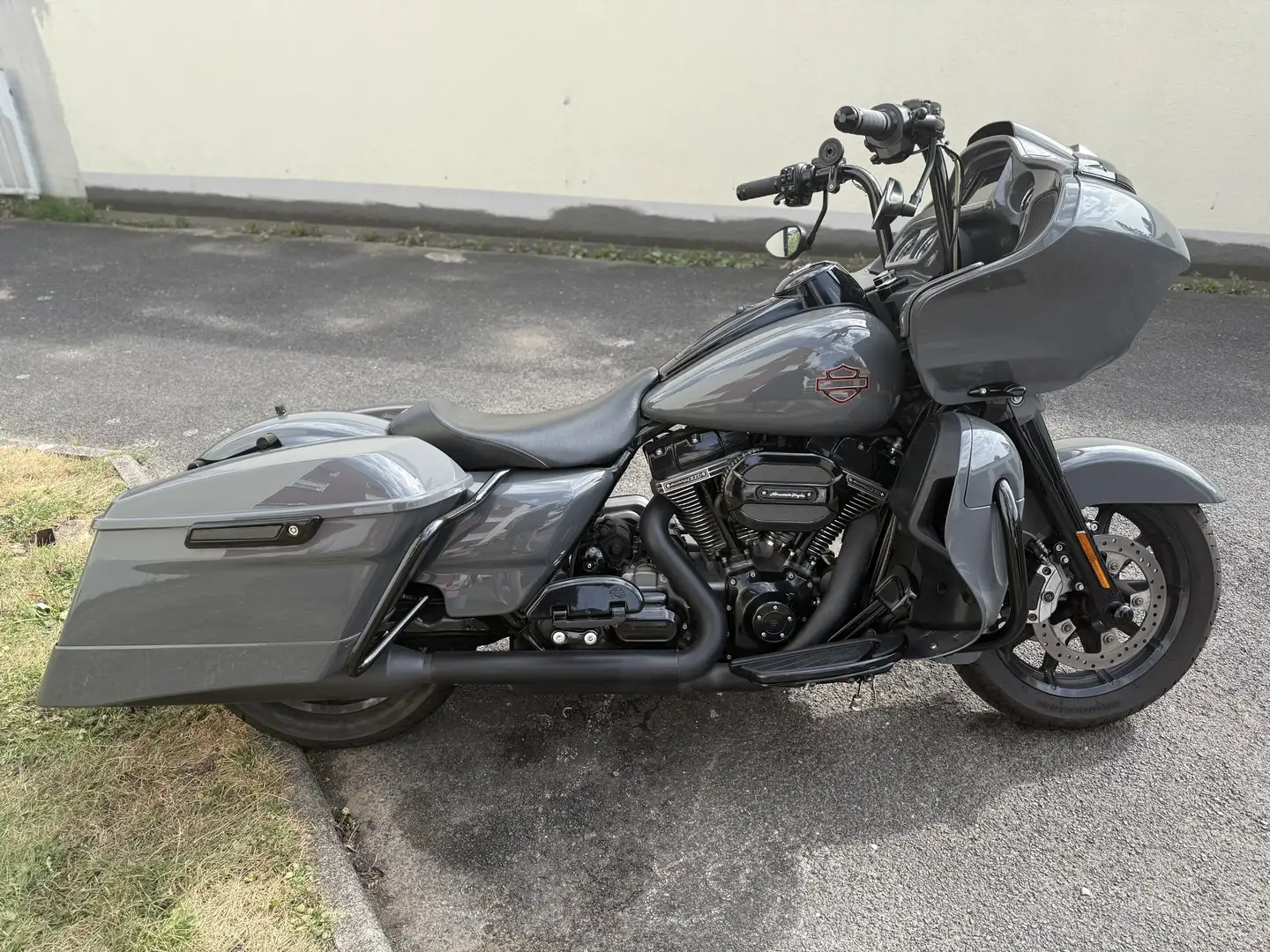 Harley-Davidson CVO Limited Road Glide FLTRUSE 110 mit Kesstech Klappenauspuff Grijs - 1