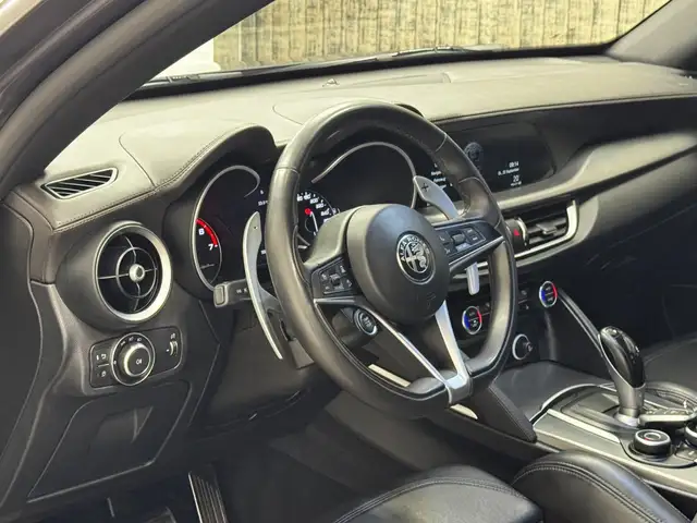 Alfa Romeo Stelvio view 11