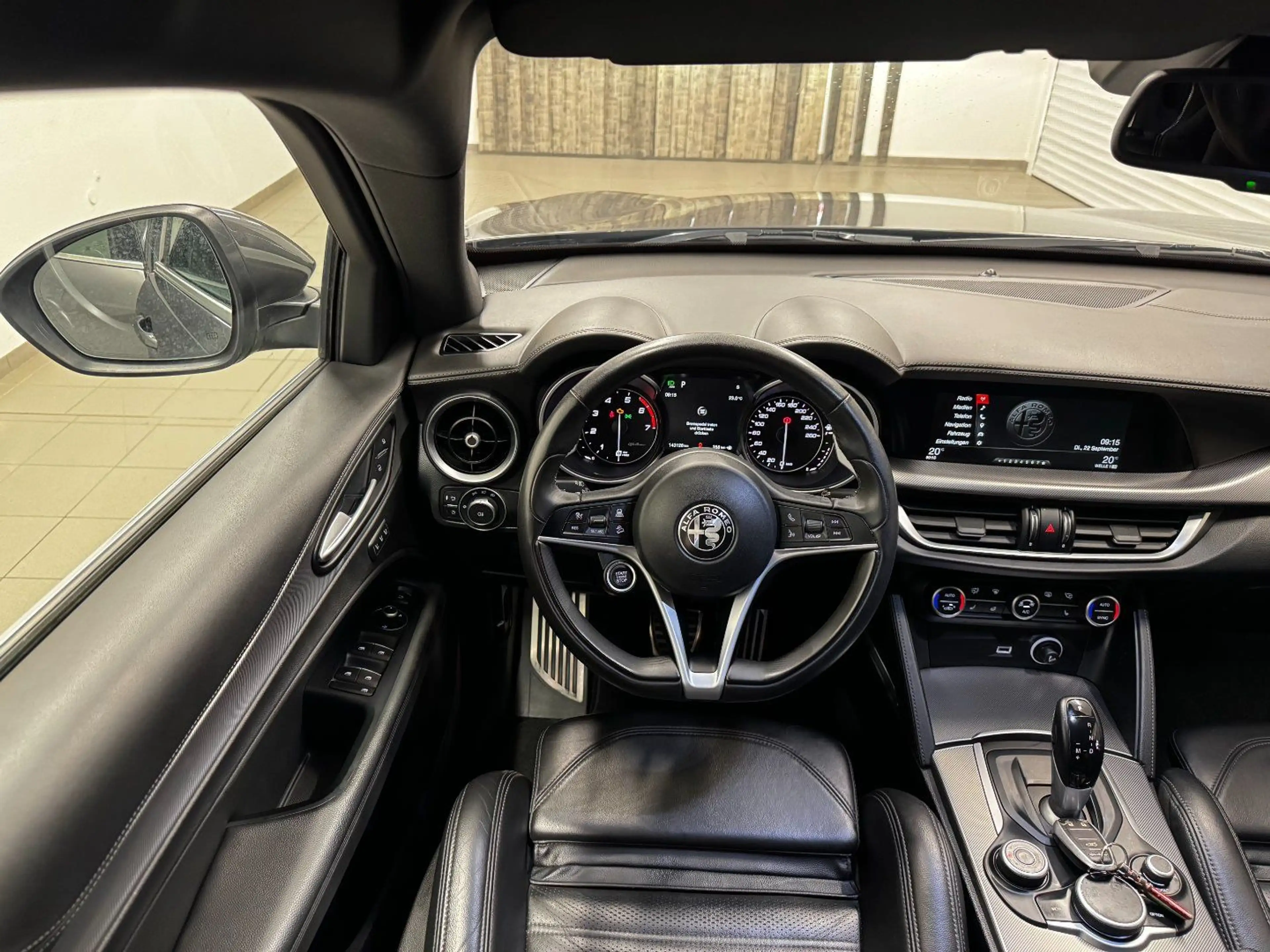 Alfa Romeo Stelvio 2.0 Turbo 16V Super AWD — photo 14