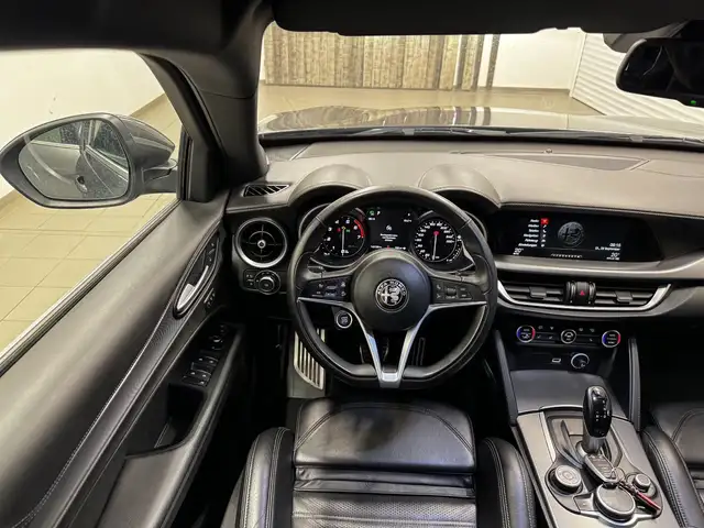 Alfa Romeo Stelvio view 14