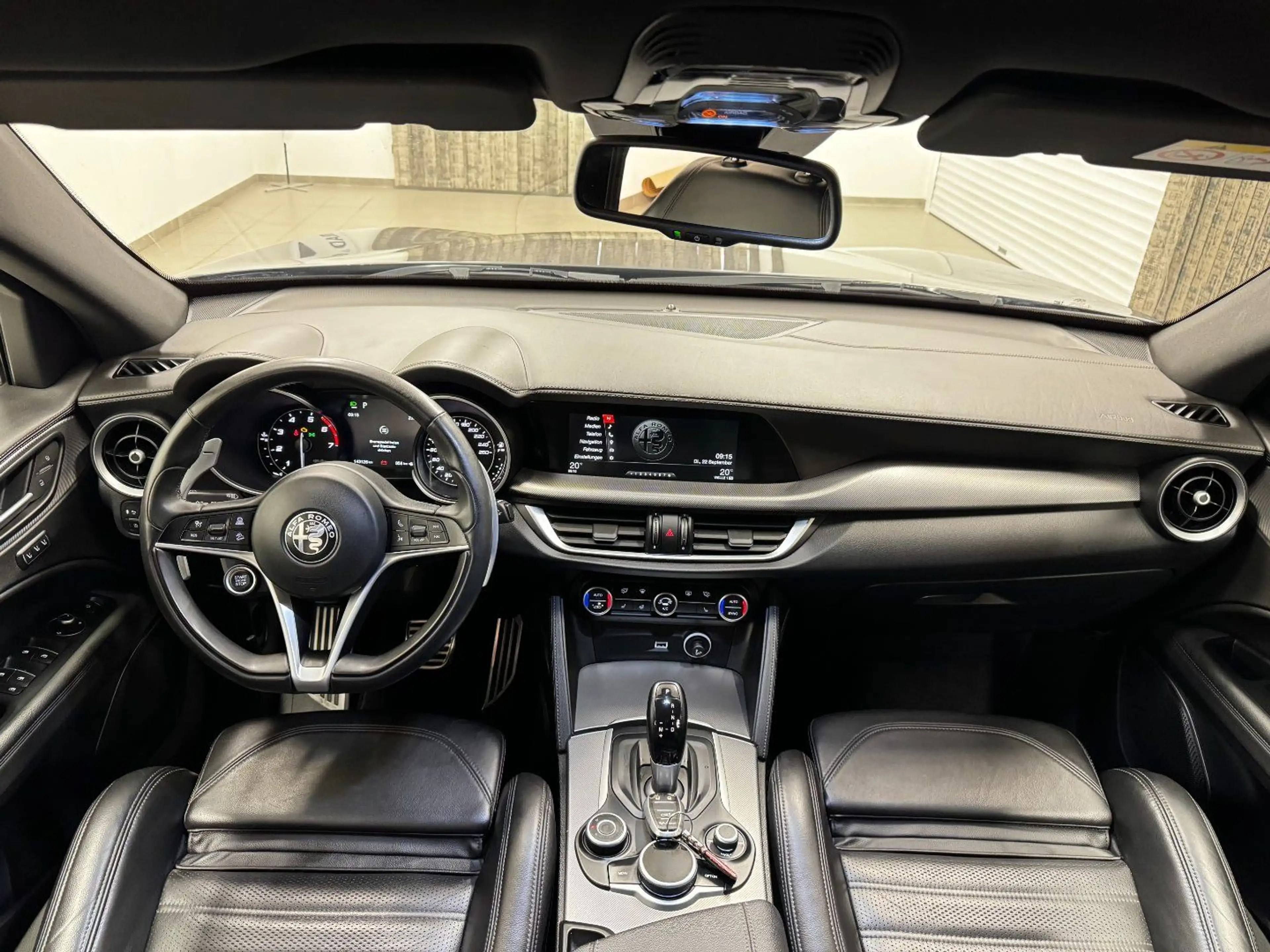 Alfa Romeo Stelvio 2.0 Turbo 16V Super AWD — photo 13
