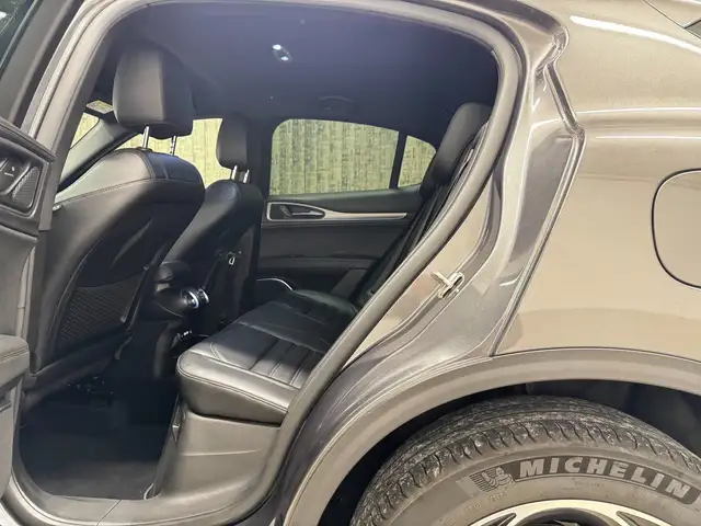 Alfa Romeo Stelvio view 12