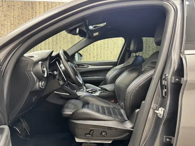 Alfa Romeo Stelvio view 9