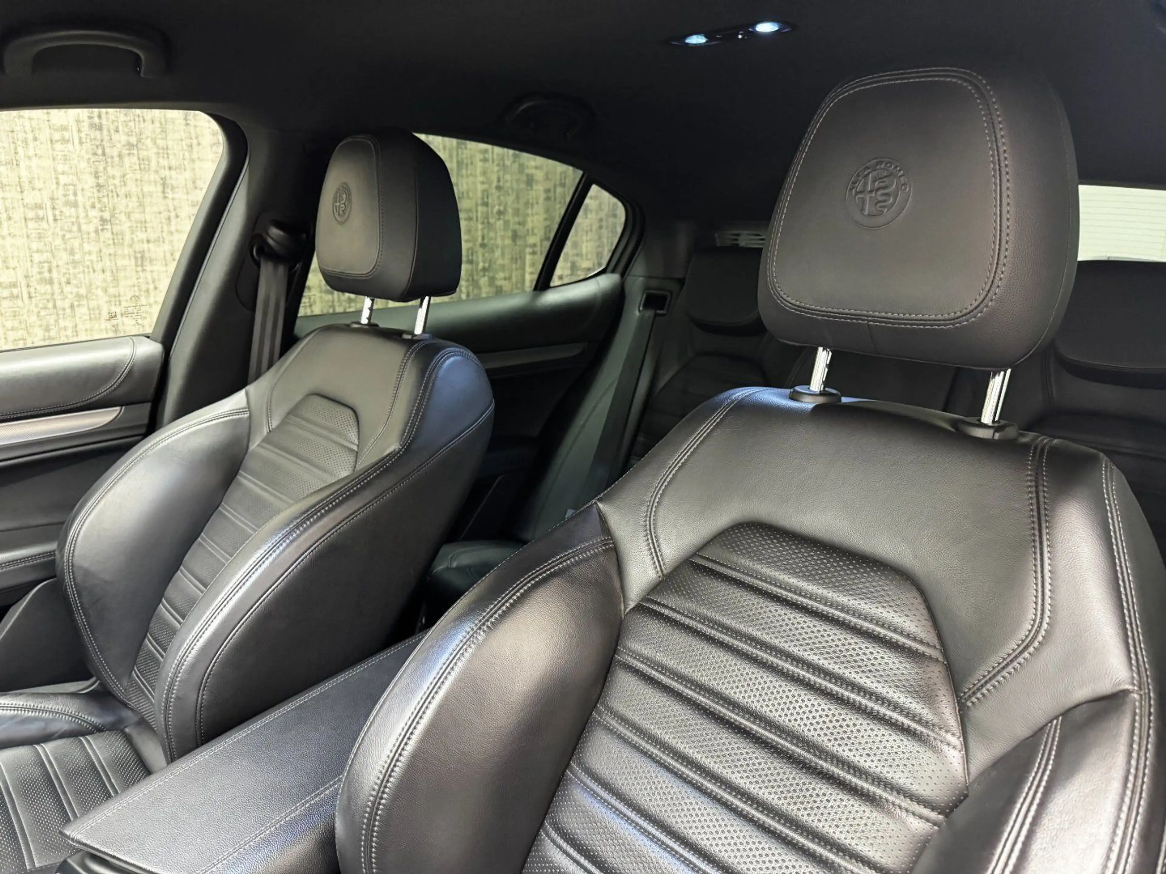 Alfa Romeo Stelvio 2.0 Turbo 16V Super AWD — photo 10